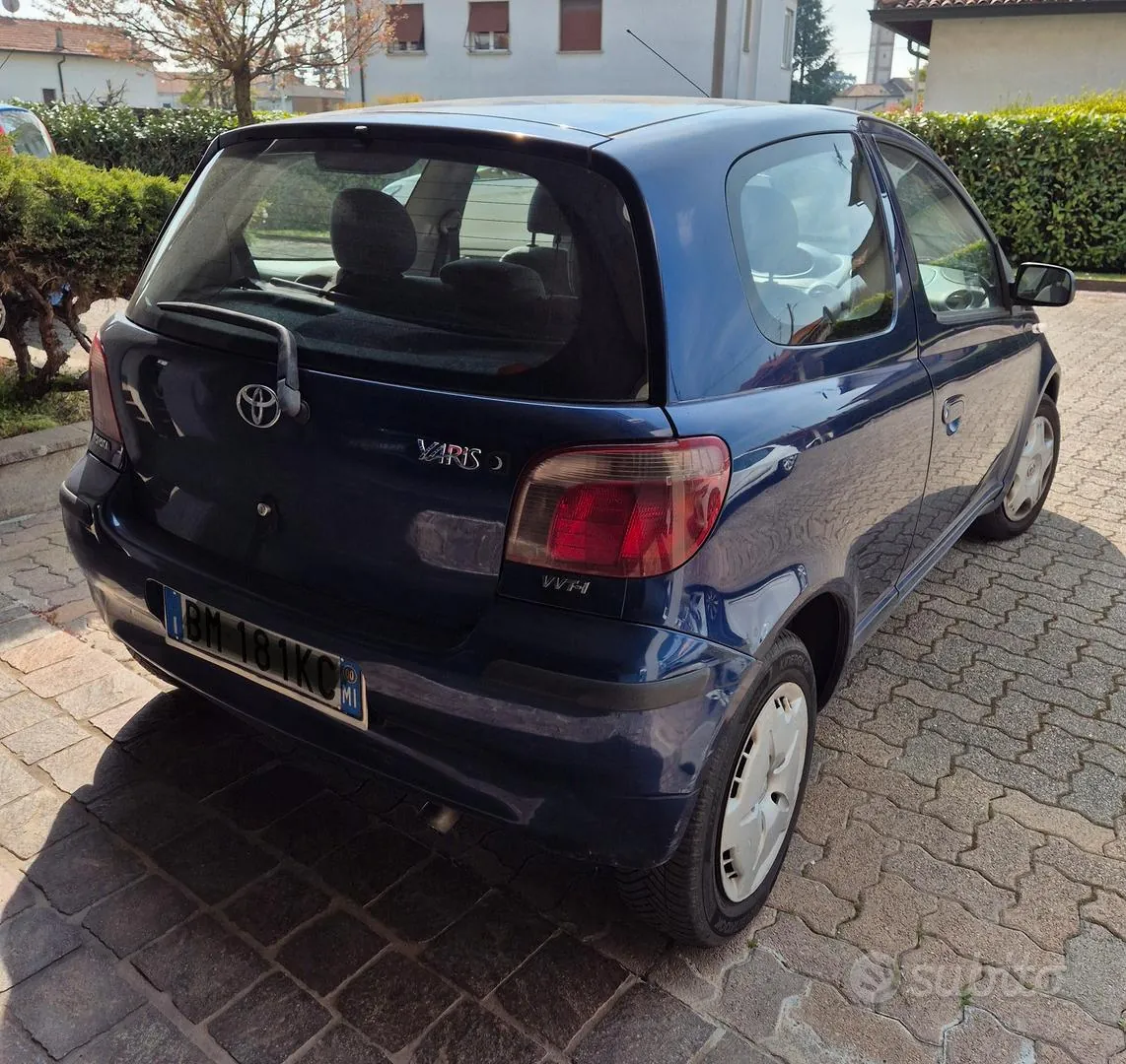 Toyota Yaris 2000 photo 2
