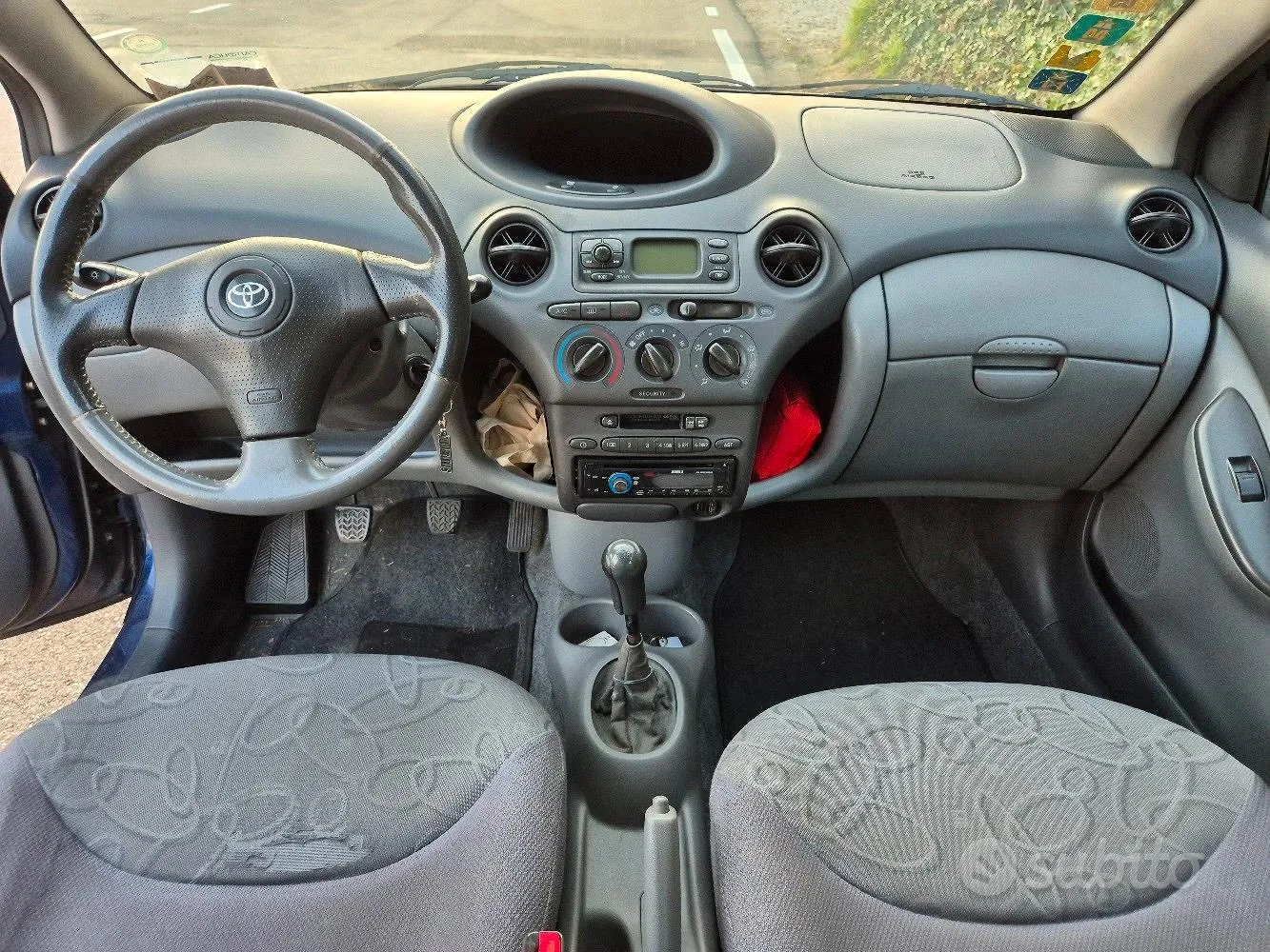 Toyota Yaris 2000 photo 5