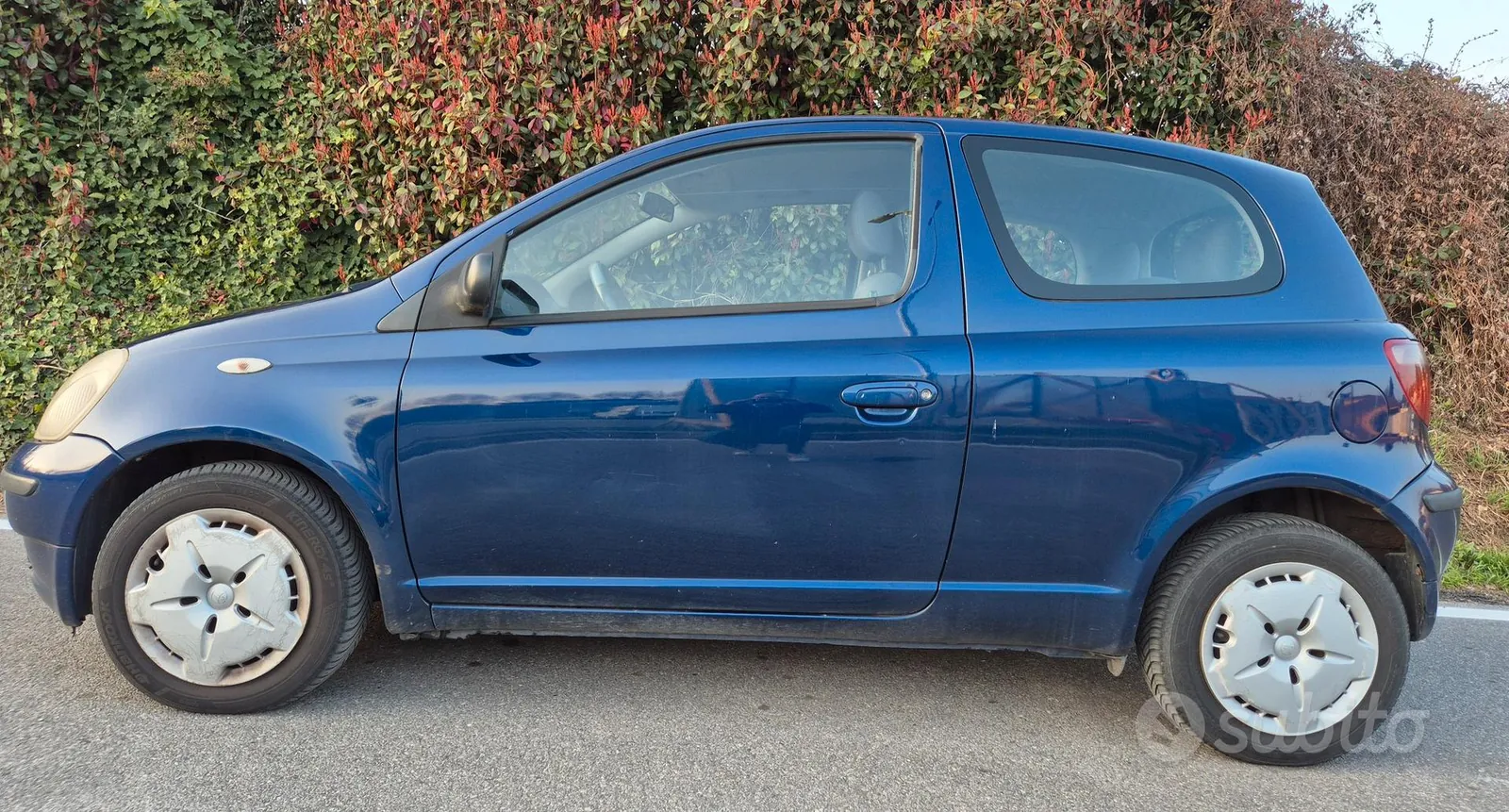 Toyota Yaris 2000 photo 3