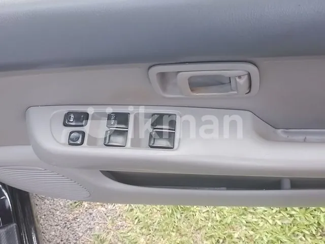 Nissan March 1998 photo 5