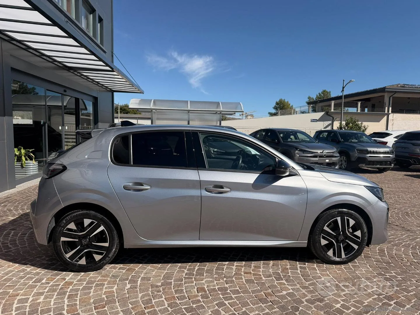 Peugeot 208 2024 photo 4