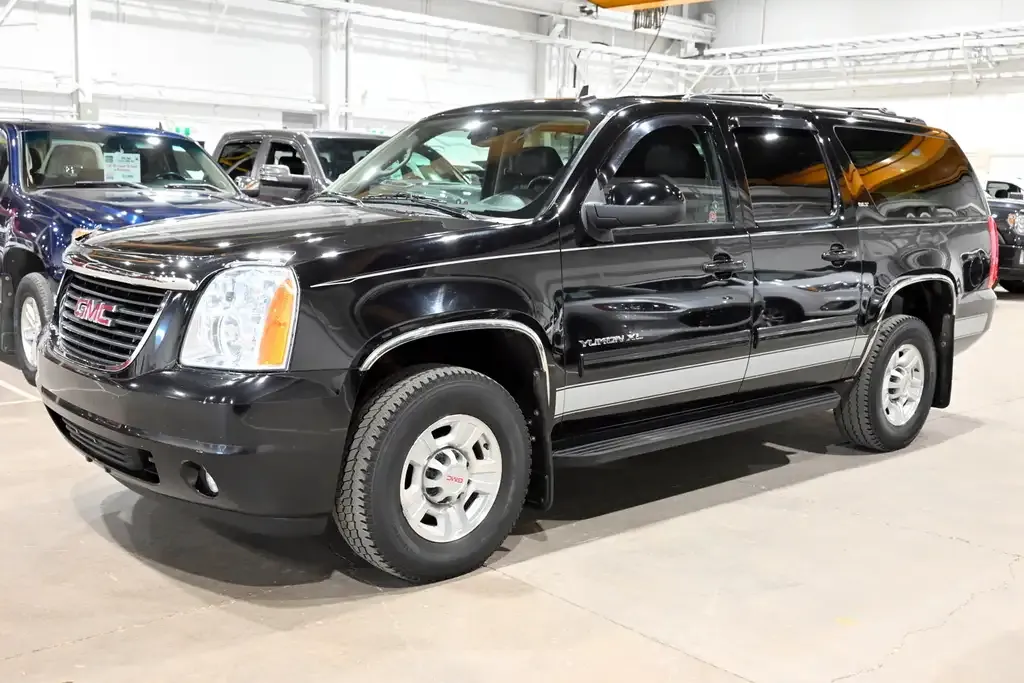 GMC Yukon 2012 photo 2