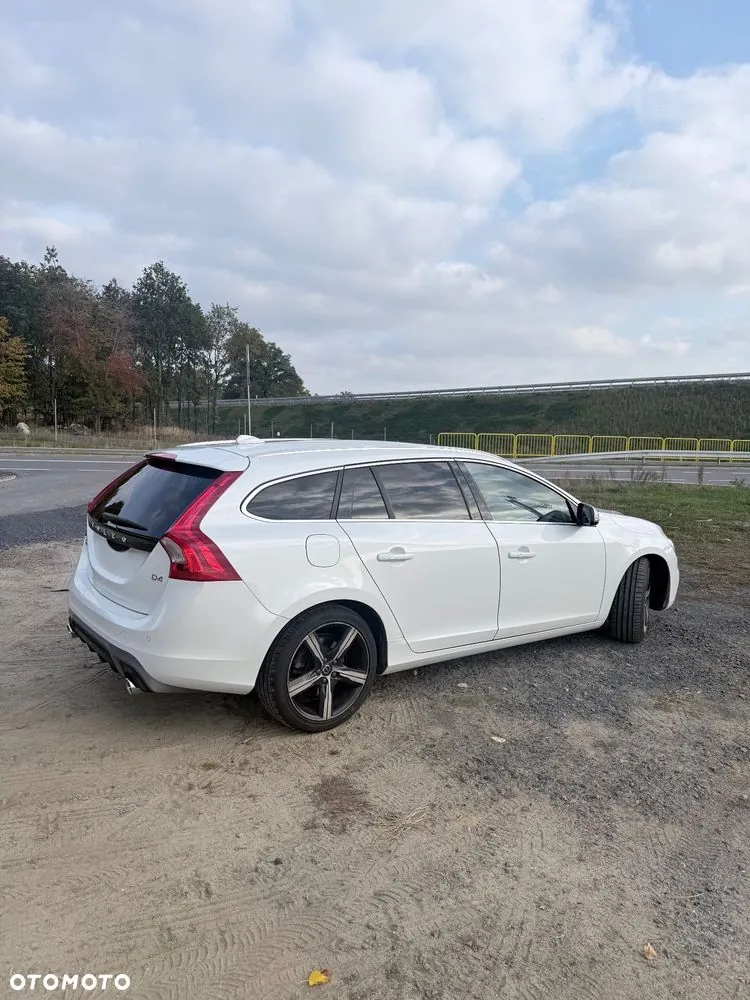 Volvo V60 2018 photo 2