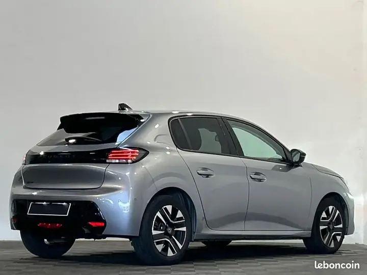 Peugeot 208 2024 photo 3