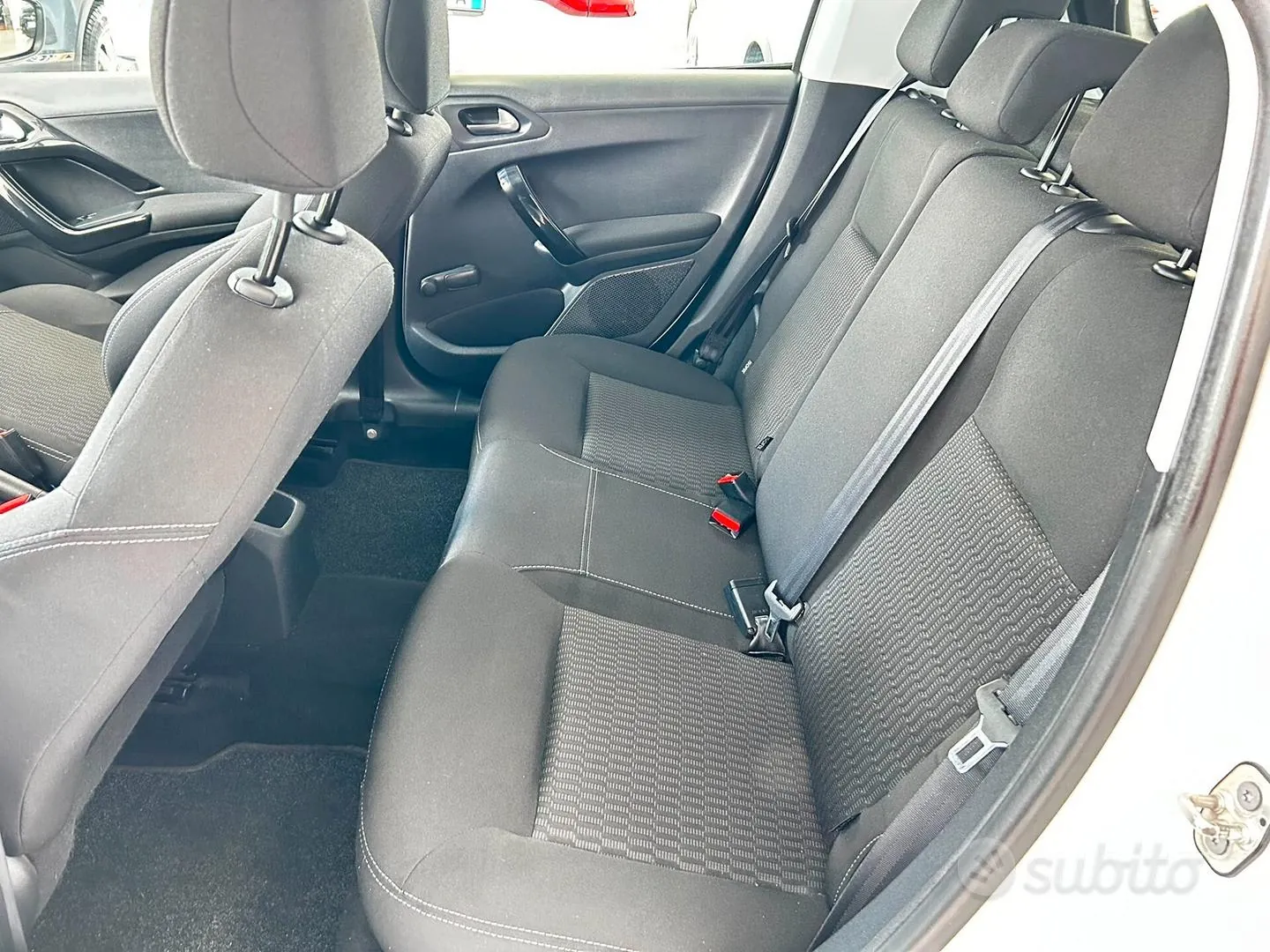 Peugeot 208 2017 photo 5