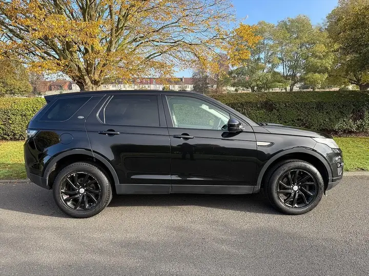 Land Rover Discovery Sport 2018 photo 2