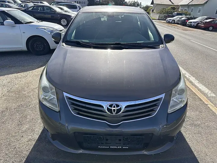 Toyota Avensis 2011 photo 2