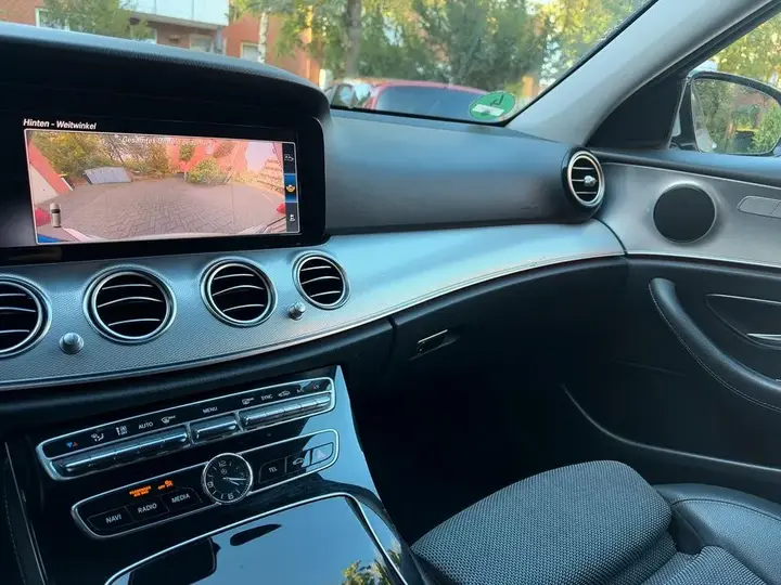 Mercedes-Benz E 220 D