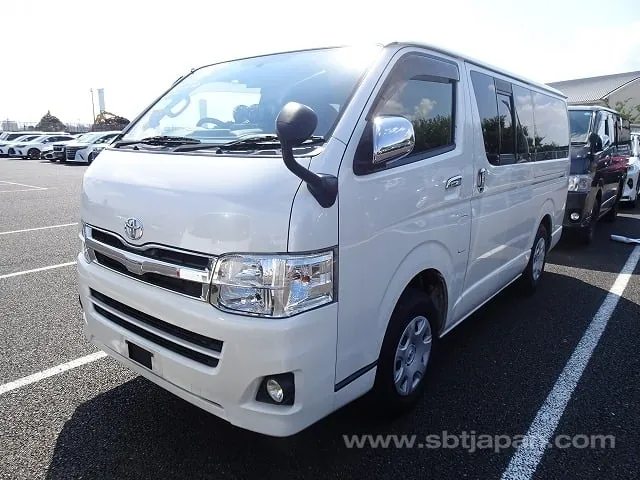 Toyota Hiace 2013 photo 2