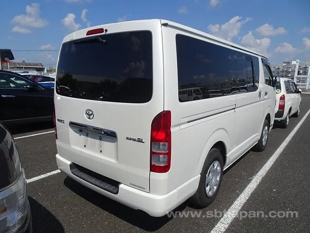 Toyota Hiace 2013 photo 4
