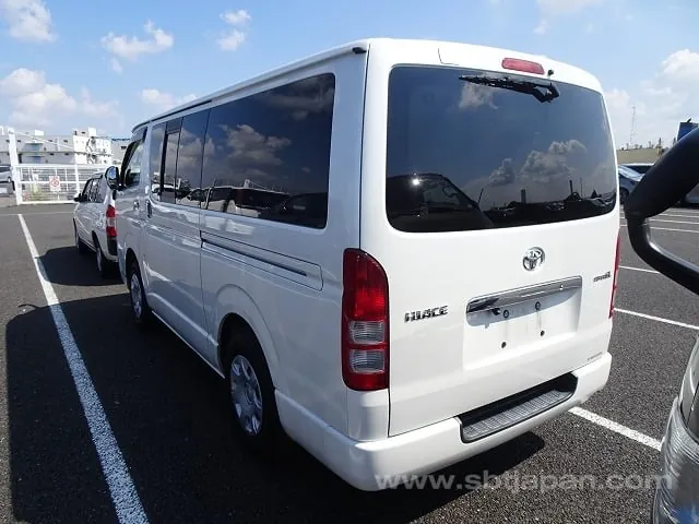 Toyota Hiace 2013 photo 3