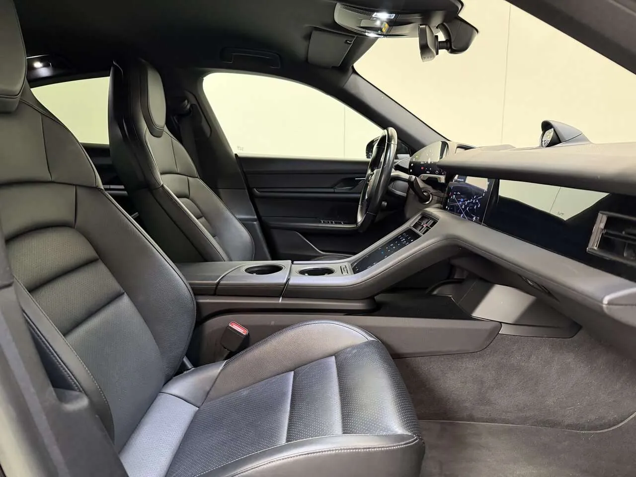 Porsche Taycan 2023 photo 2