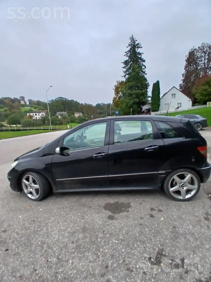 Mercedes-Benz B200