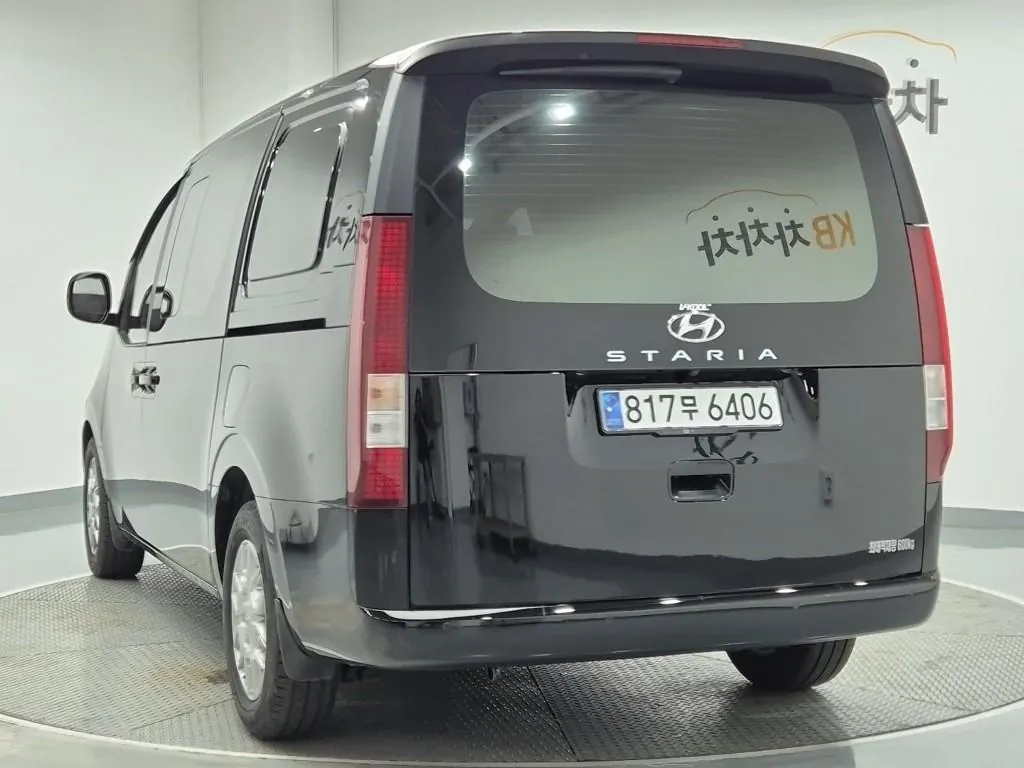 Hyundai Staria 2023 photo 2