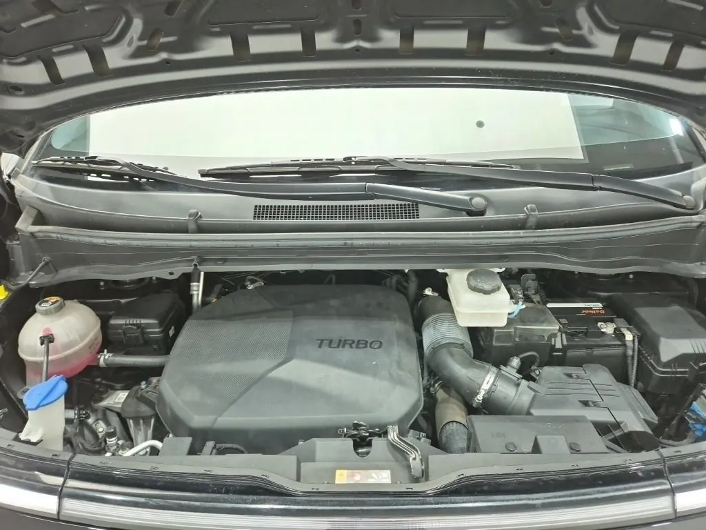 Hyundai Staria 2023 photo 5
