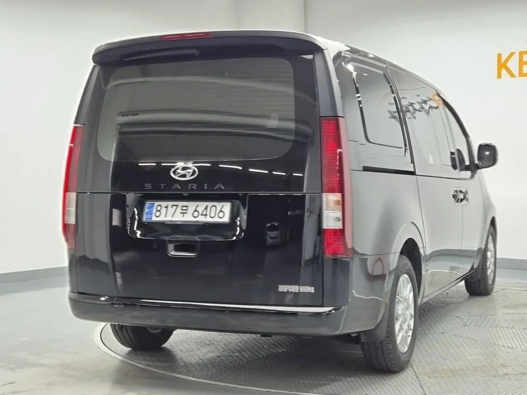 Hyundai Staria 2023 photo 3