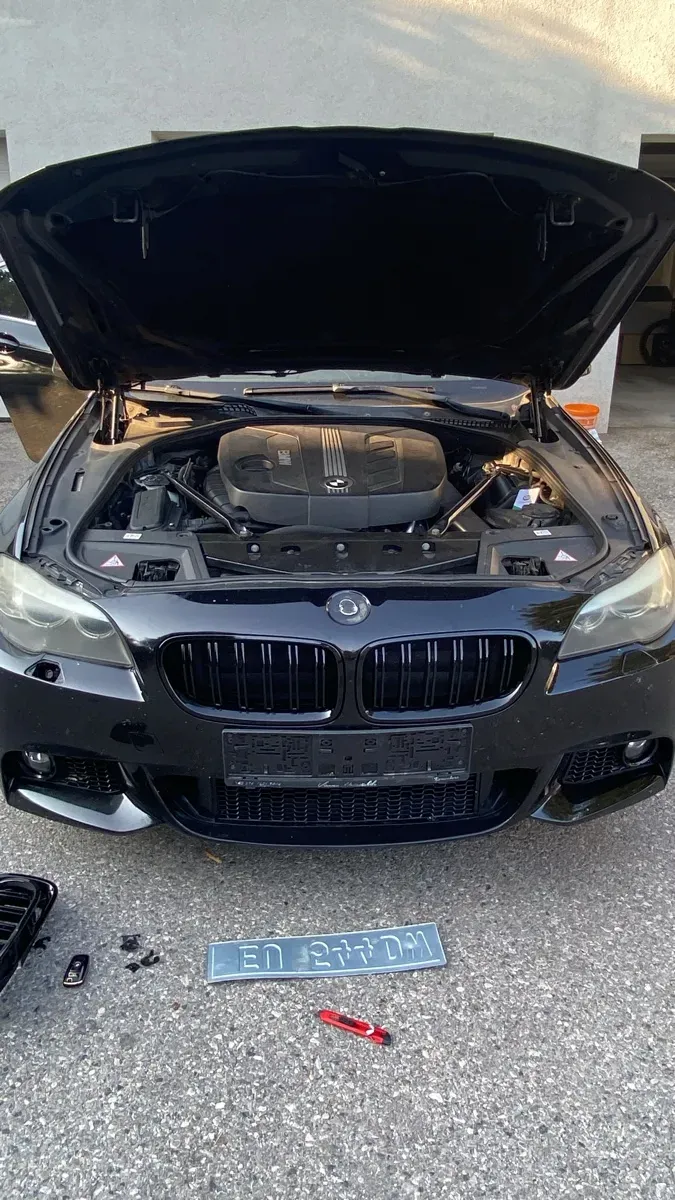 BMW 5 Series 2011 photo 2