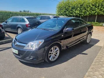 Opel Astra 2010 photo 2