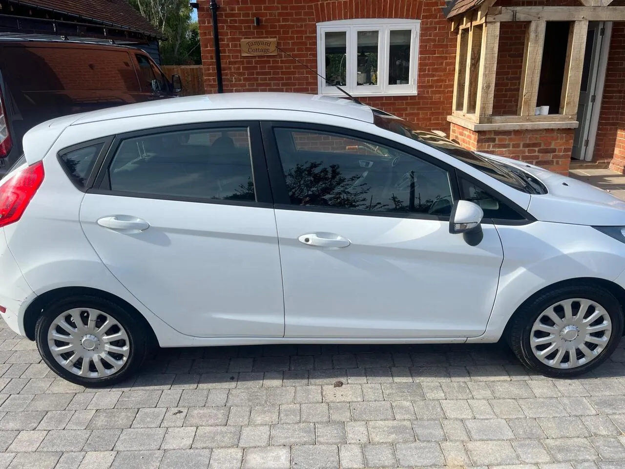Ford Fiesta 2012 photo 2