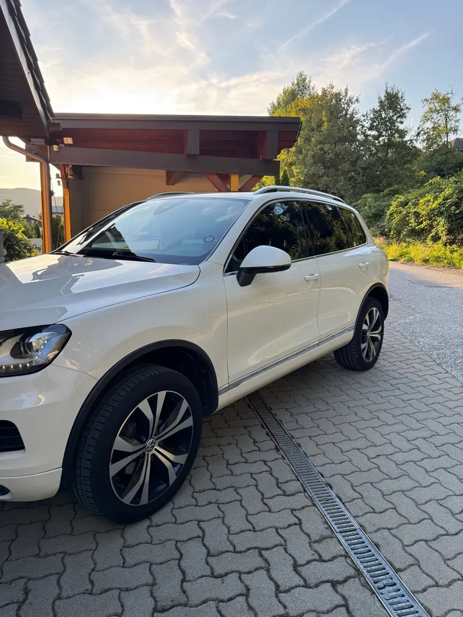 Volkswagen Touareg 2011 photo 2