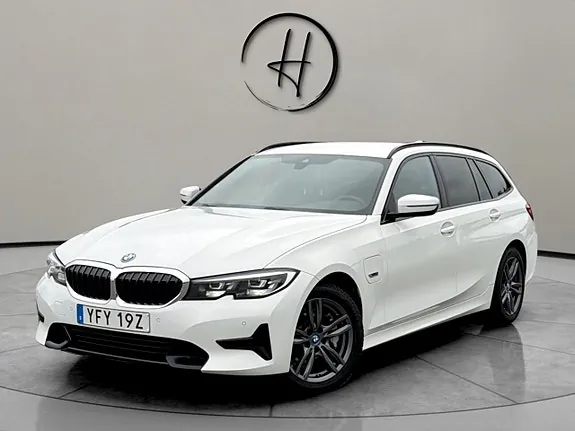 BMW 330E 2022 photo 2