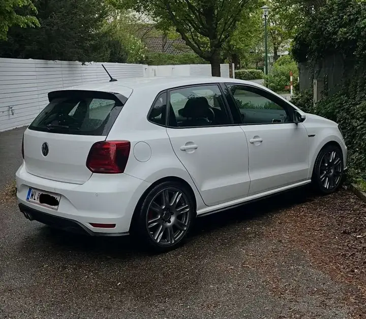 Volkswagen Polo 2015 photo 2