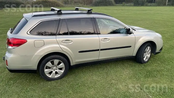 Subaru Outback 2012 photo 2