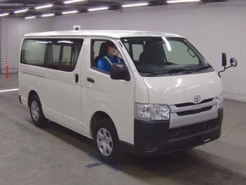 Toyota Hiace 2020 photo 2