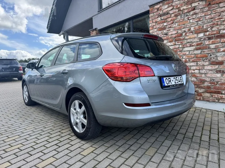 Opel Astra 2012 photo 3