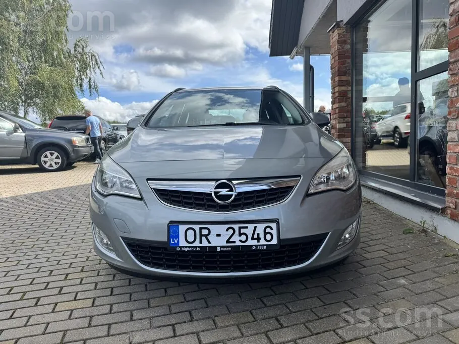 Opel Astra 2012 photo 4