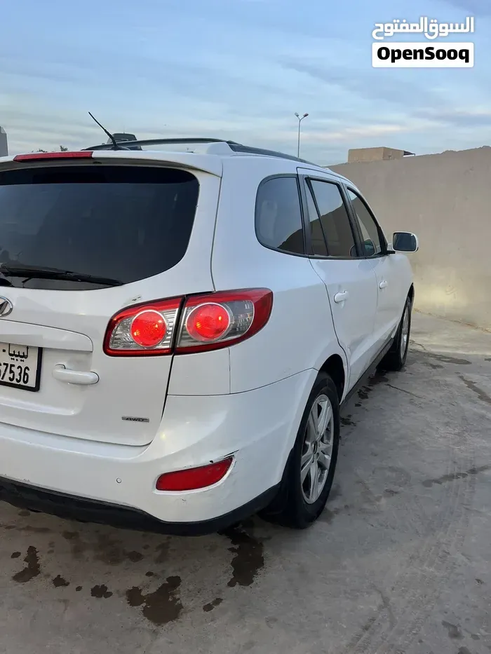 Hyundai Santa Fe 2012 photo 3