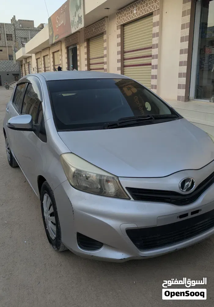 Toyota Yaris 2012 photo 3