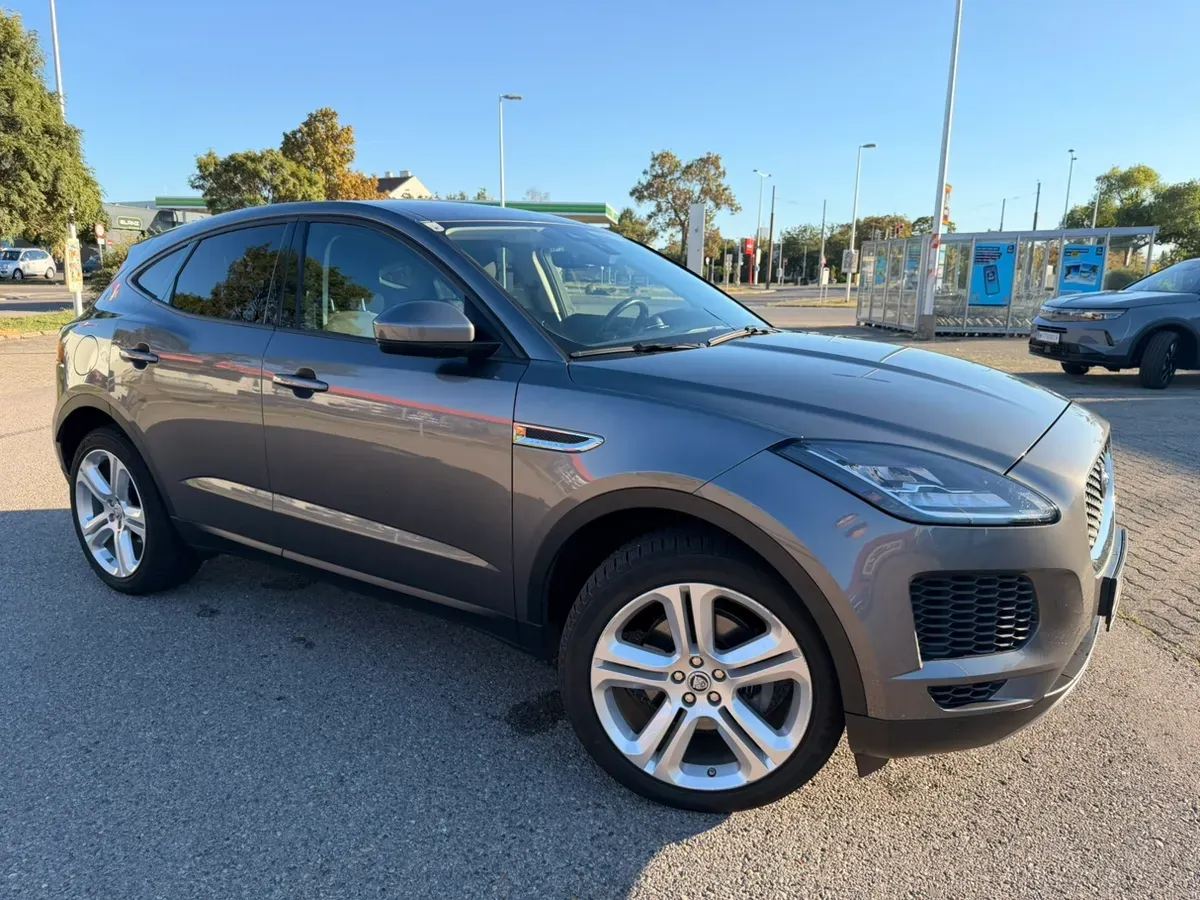 Jaguar E-Pace 2018 photo 2