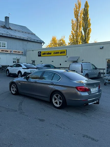BMW 523I 2011 photo 2