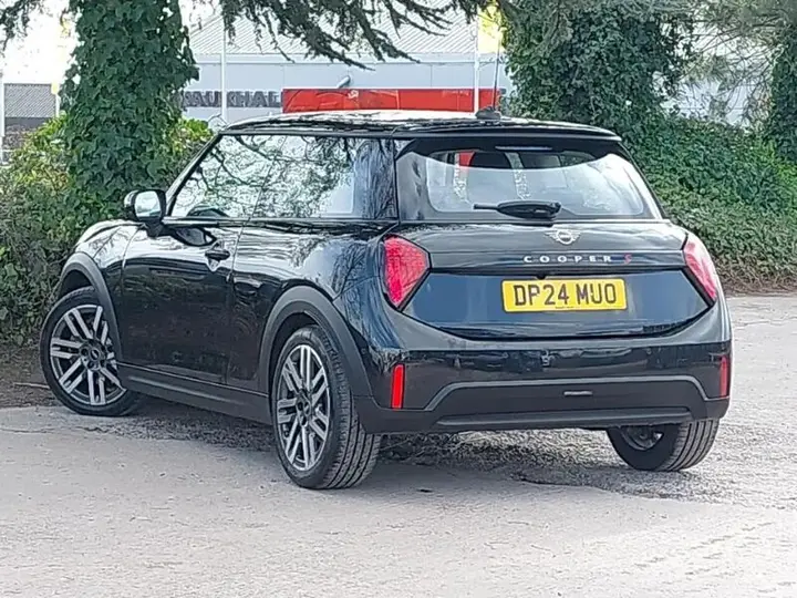 Mini Cooper 2024 photo 2
