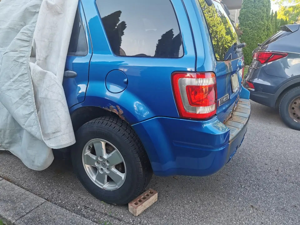 Ford Escape 2011 photo 2