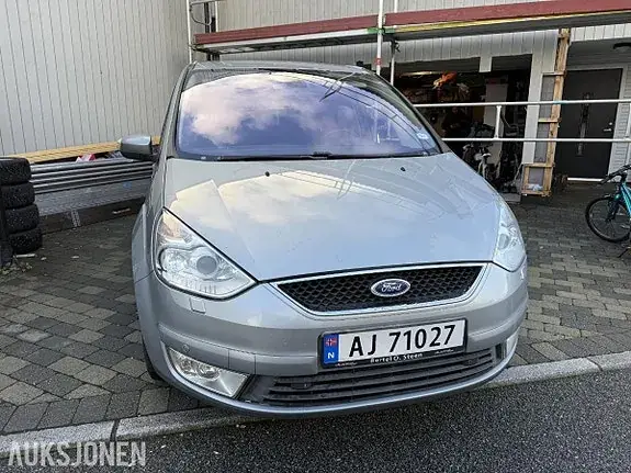 Ford Galaxy 2010 photo 2