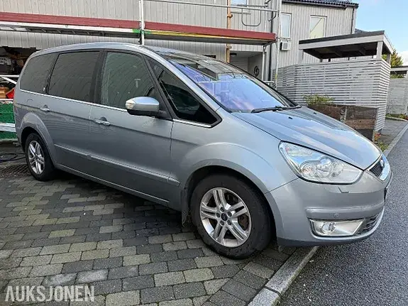 Ford Galaxy 2010 photo 3