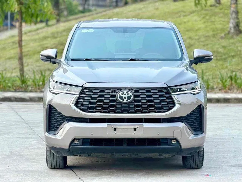 Toyota Innova Cross