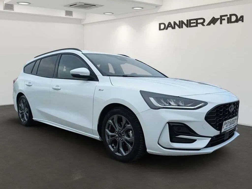 Ford Focus 2024 photo 2