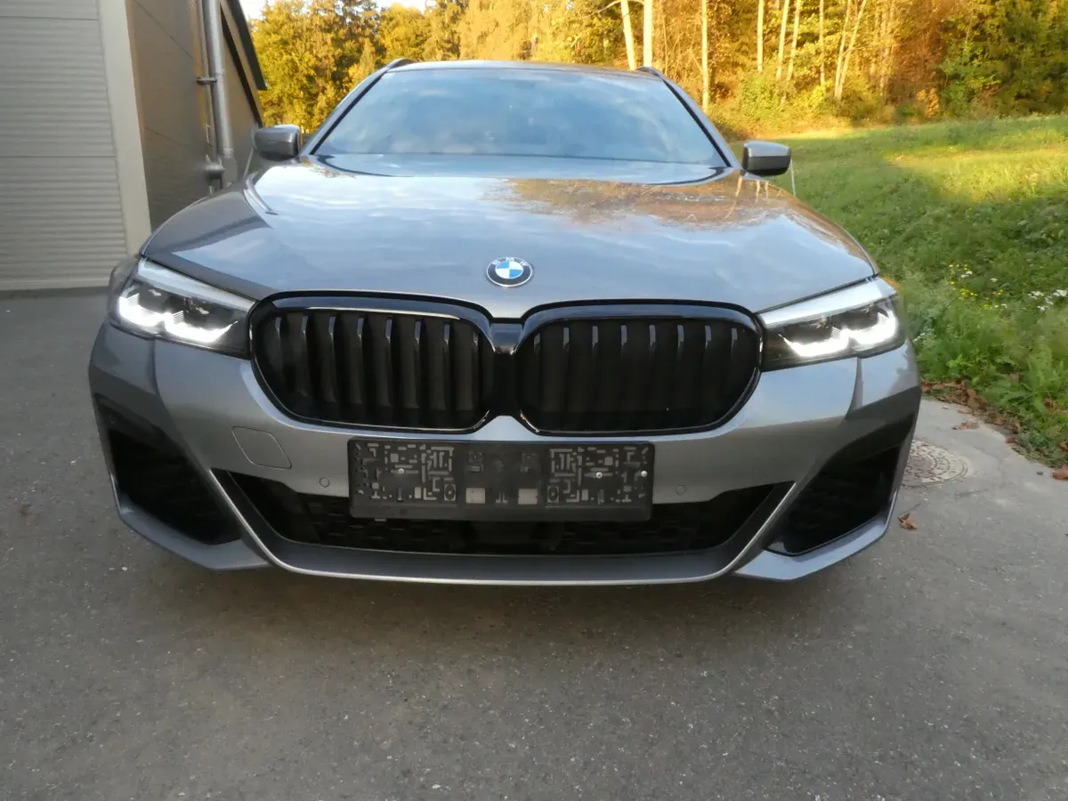 BMW 5 Series 2023 photo 2