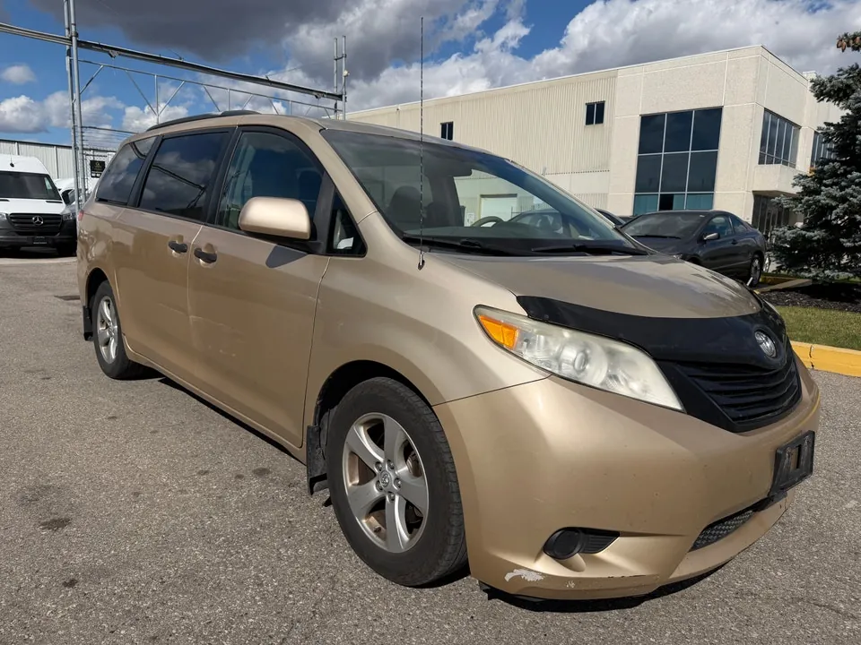 Toyota Sienna 2013 photo 3