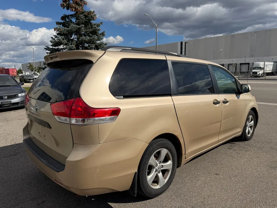 Toyota Sienna 2013 photo 5