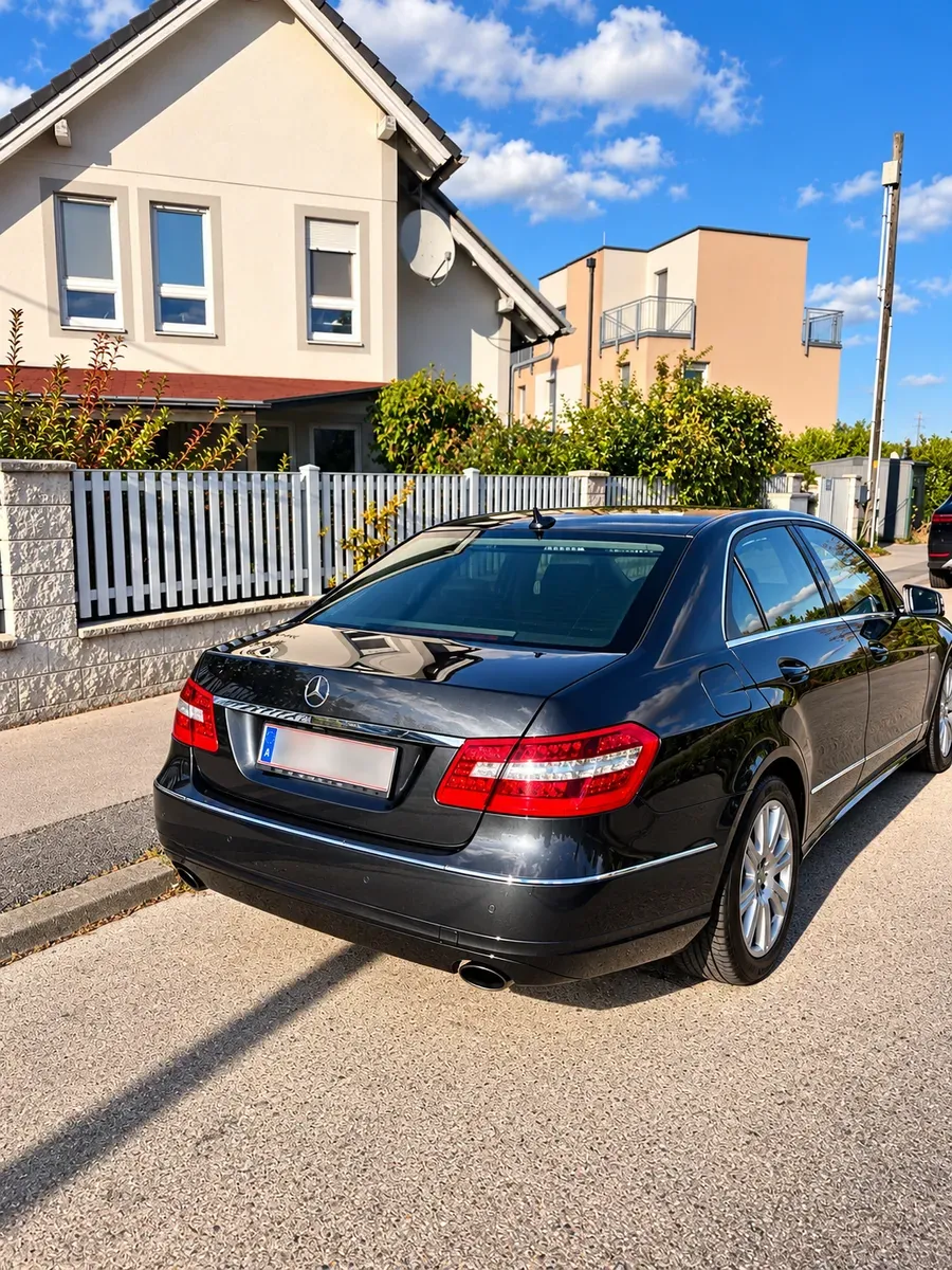Mercedes-Benz E-Class 2011 photo 3