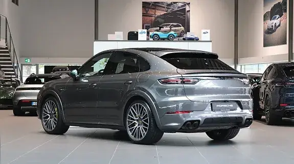 Porsche Cayenne Turbo S 2020 photo 2