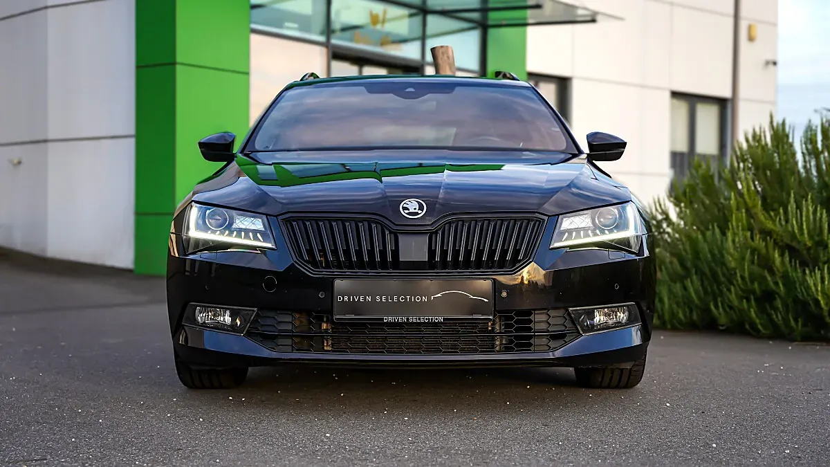 Skoda Superb 2018 photo 2