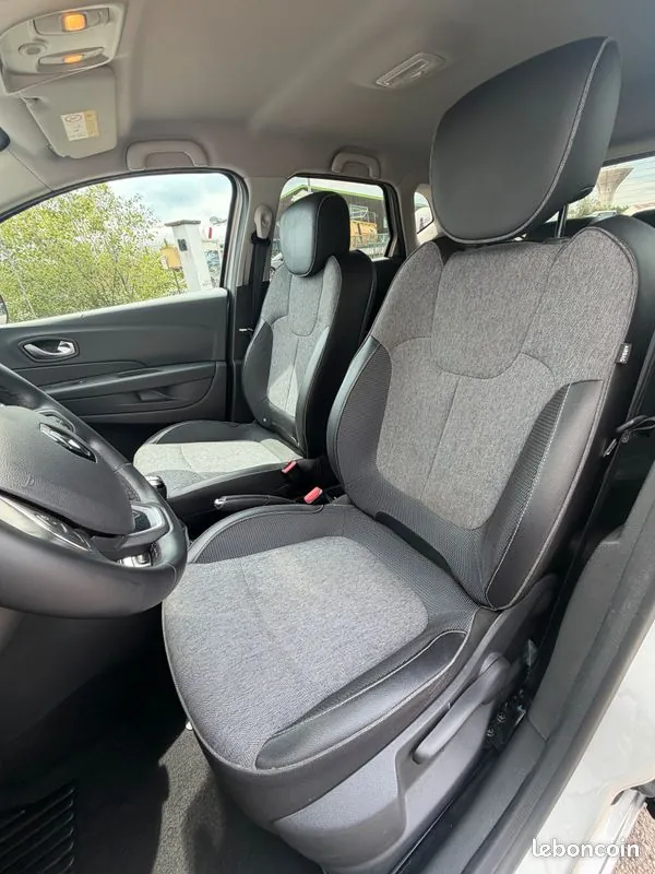 Renault Captur 2018 photo 2