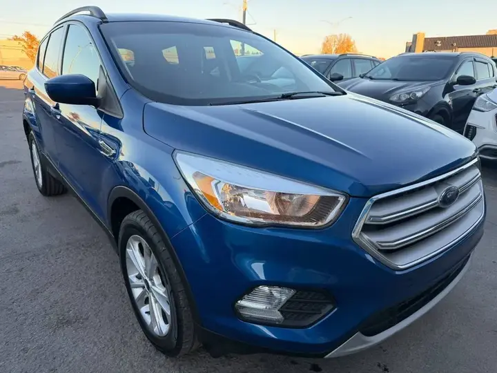 Ford Escape 2018 photo 2
