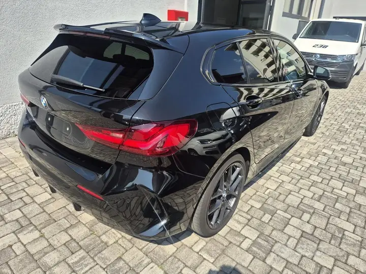BMW 118I 2025 photo 3