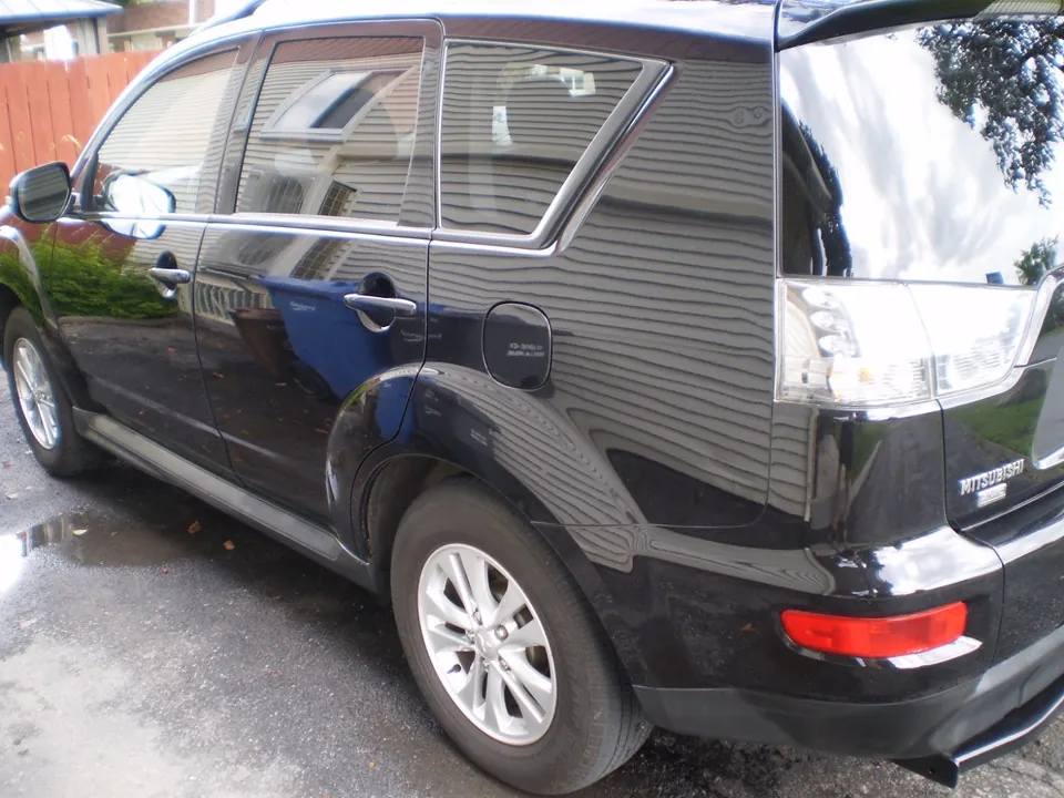 Mitsubishi Outlander 2011 photo 2